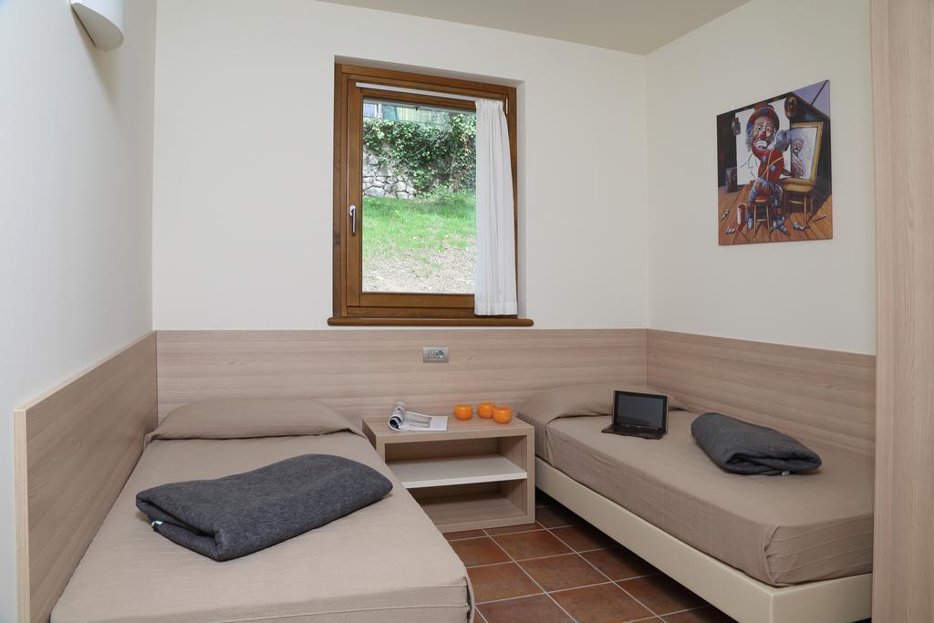 Appartamenti Corte Leonardo Garda  Quarto foto