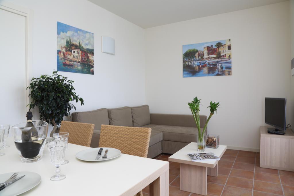 Appartamenti Corte Leonardo Garda  Quarto foto