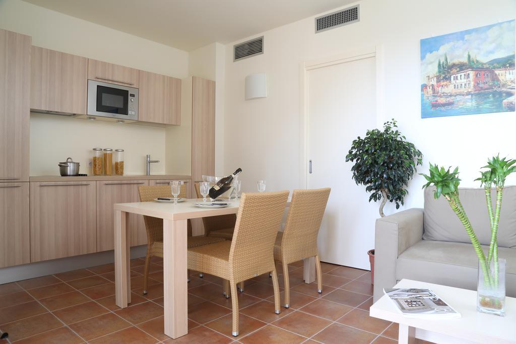 Appartamenti Corte Leonardo Garda  Quarto foto